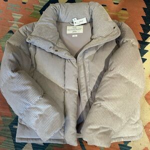 NWT Wilfred aritzia is cloud puff jacket M